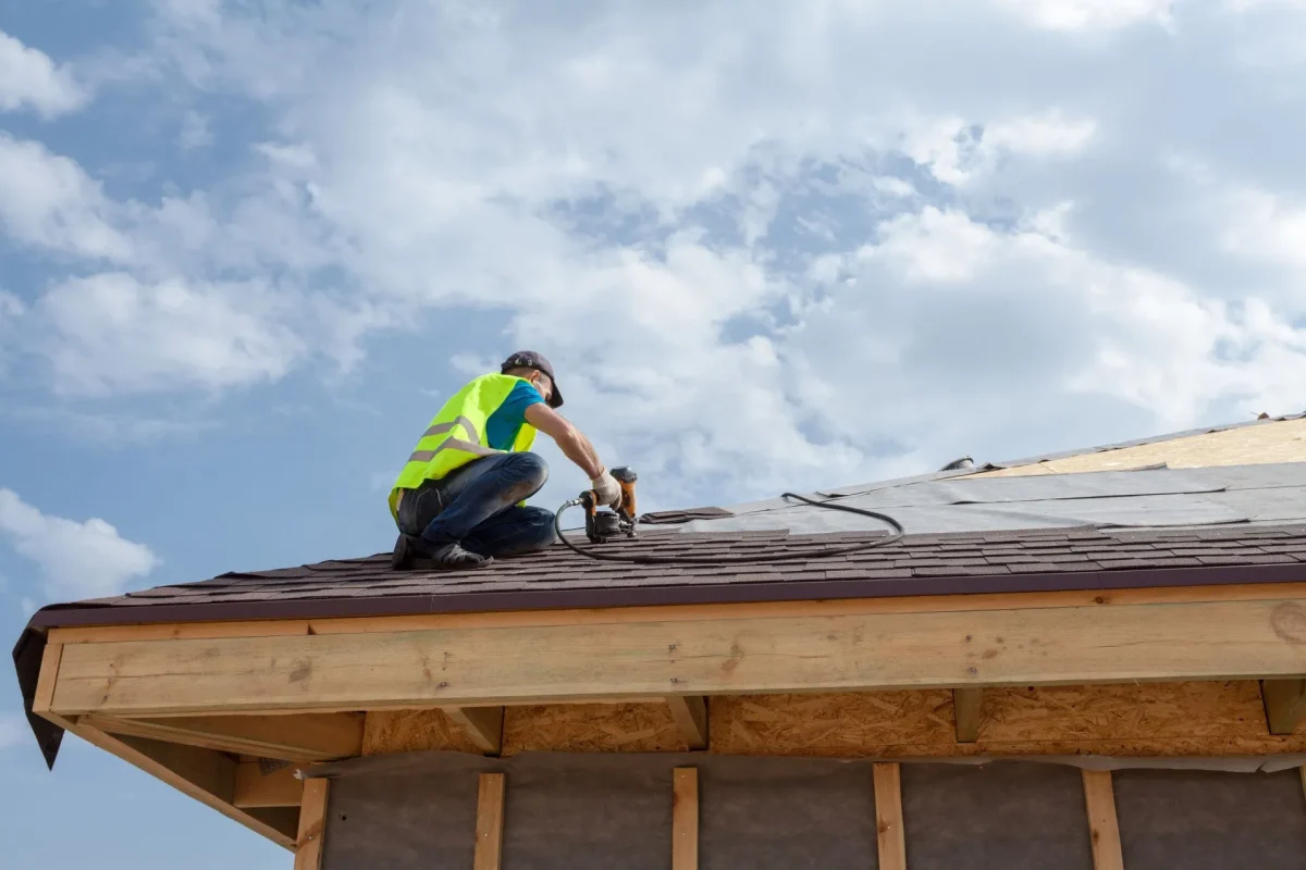 How to Choose the Right Roof Repair Contractors for Homes